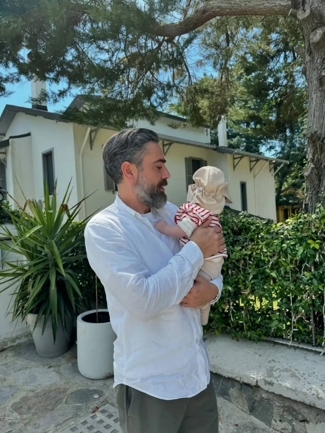 Neslihan Atagül Oğlunu Paylaştı! Sosyal Medya Sallandı! 15